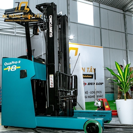 Ứng dụng xe nâng năng lượng xanh trong tối ưu chi phí và giảm khí thải